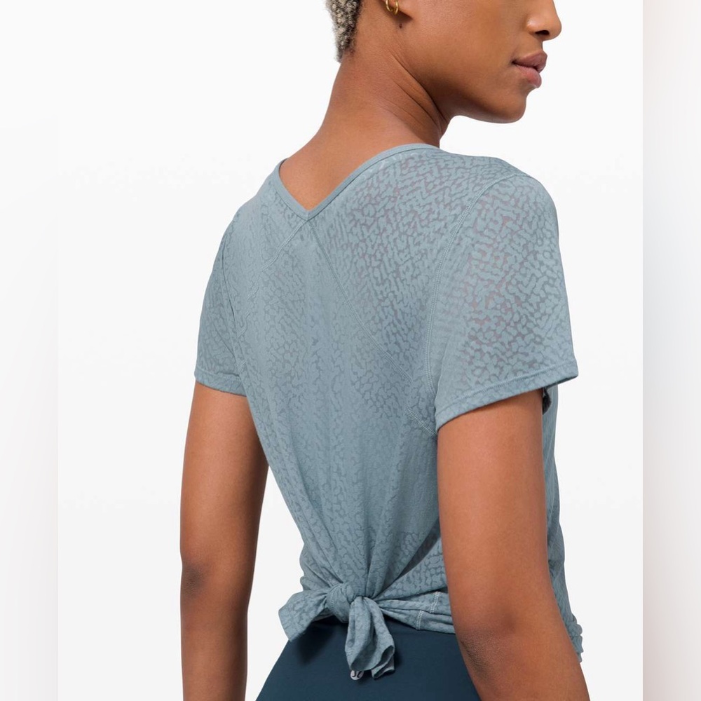 Lululemon Loop Around Tee Veil Blue Fog Size 6 Sheer Tie